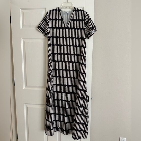 Dresses & Skirts - Black and White Striped Maxi Dress